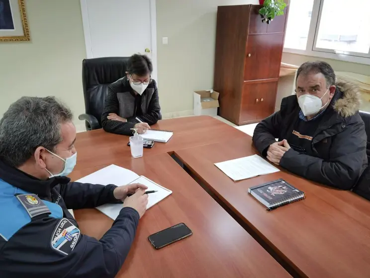 Reunión coa Policía Local polas feiras