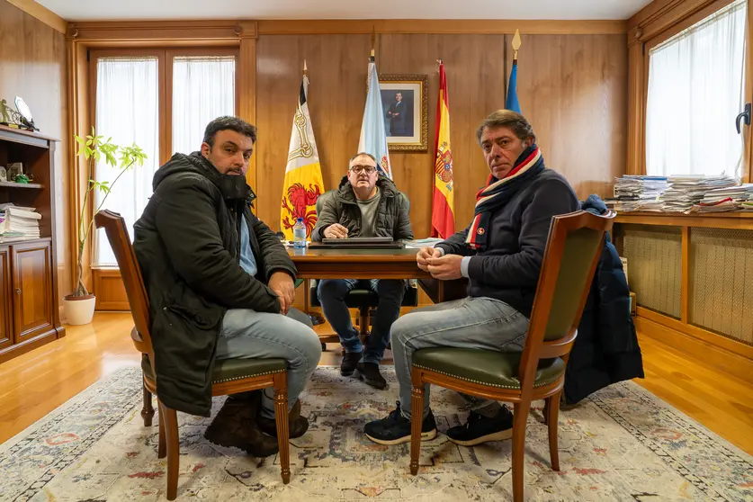 Amador D&iacute;az e Antonio Fern&aacute;ndez reunidos con Javier Losada.