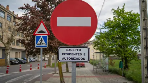 Unha das sinais no acceso ao vial de servizo na Avenida de Celanova
