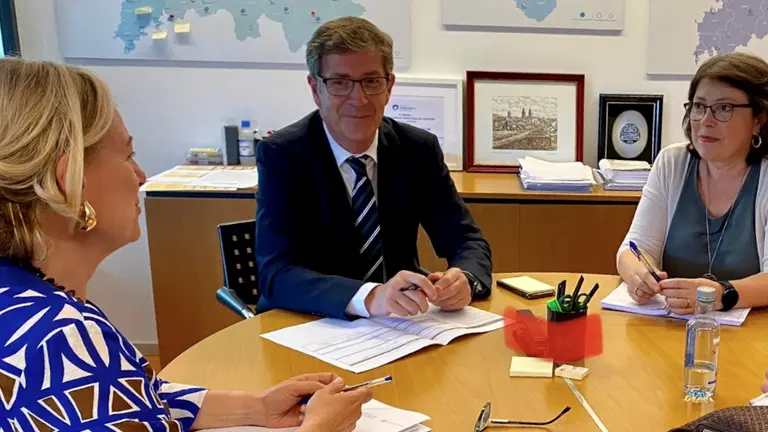 Carlos G&oacute;mez e &Aacute;ngeles Mart&iacute;nez na Conseller&iacute;a de Sanidade