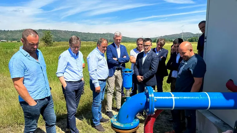 Visitando un dos novos pozos para o Regad&iacute;o.