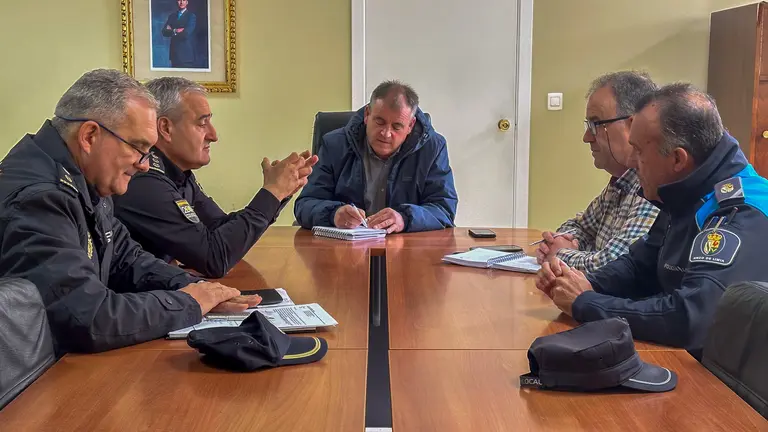 Imaxe da reuni&oacute;n presidida por Amador D&iacute;az