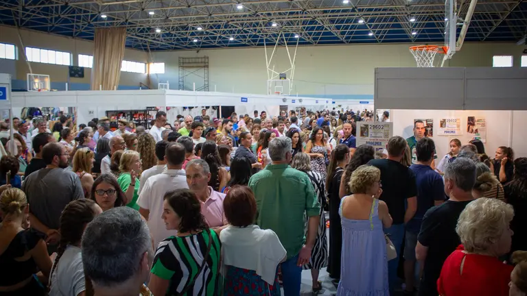 Ambiente o domingo á tarde na Feira de PROLIMIA