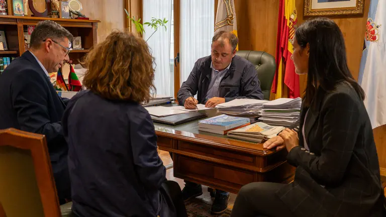 Momentos da sinatura do convenio