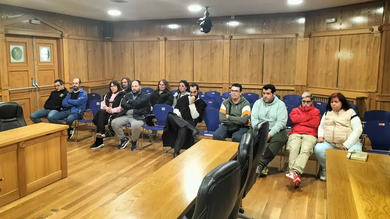 Algúns dos hostaleiros asistentes á reunión.