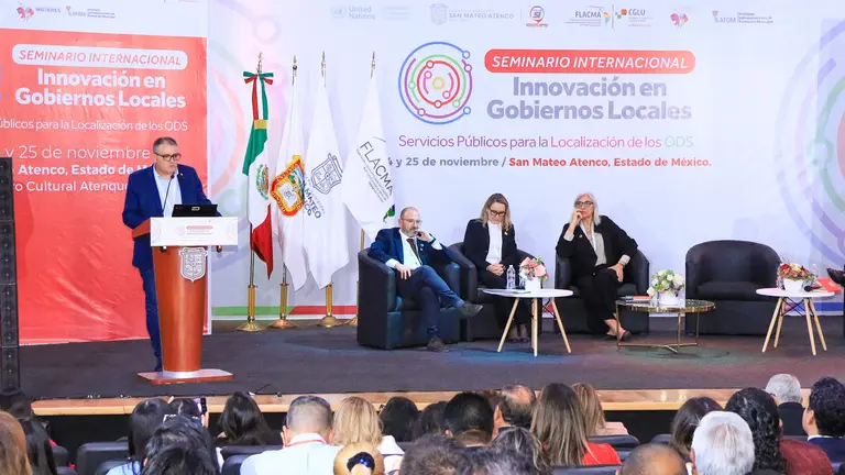 Amador D&iacute;az durante a s&uacute;a ponencia no foro de Innovaci&oacute;n en Gobernos Locais.