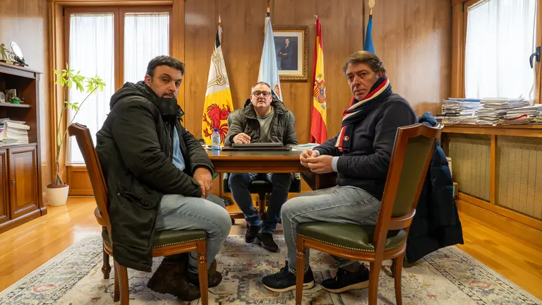 Amador D&iacute;az e Antonio Fern&aacute;ndez reunidos con Javier Losada.