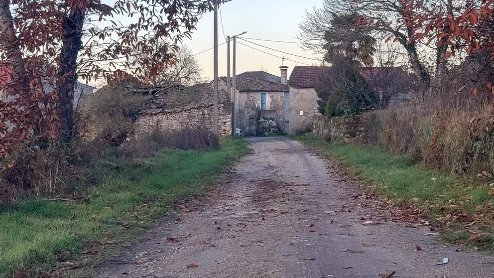 Acceso actual a un dos barrios de Ganade.