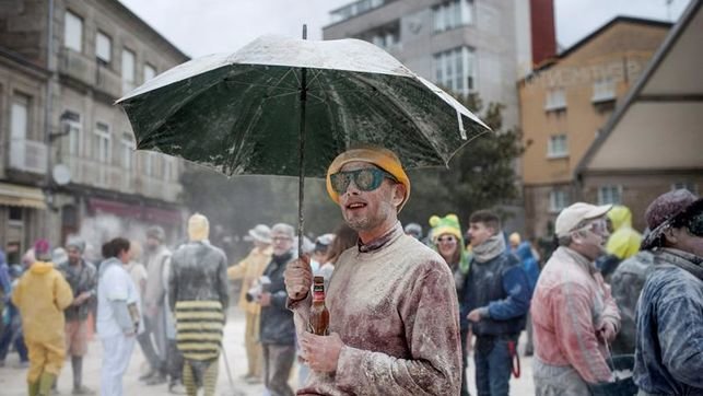batalla-bienvenida-Xinzo-carnaval-Galicia_EDIIMA20180121_0188_4