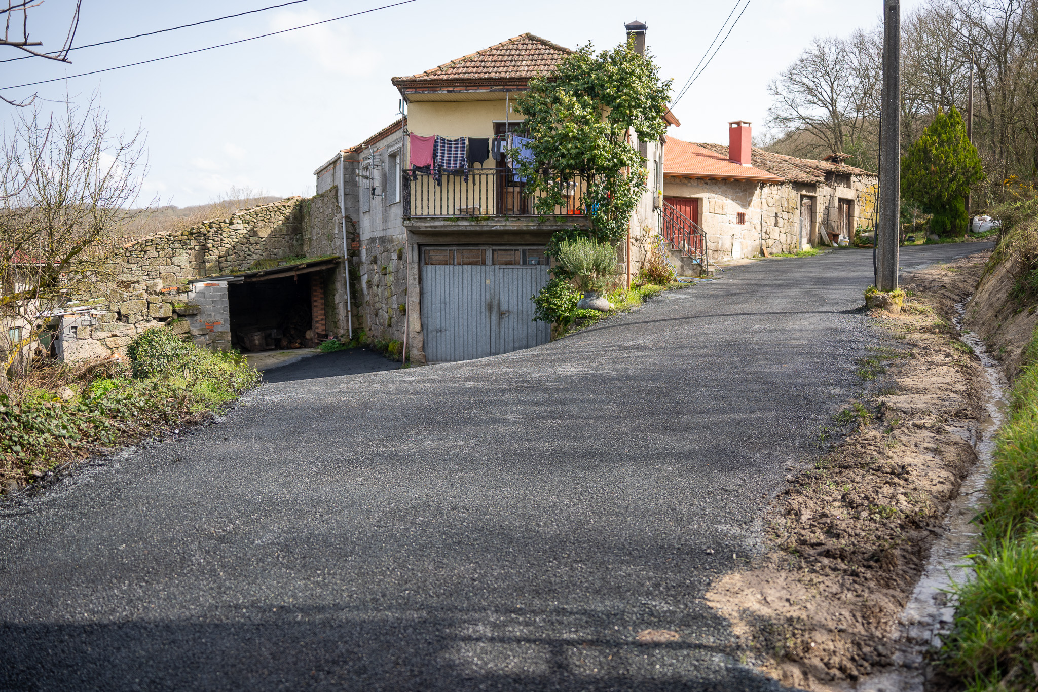Todo o núcleo e accesos a Soutelo de Pena contan agora cuns viais en boas condicións.